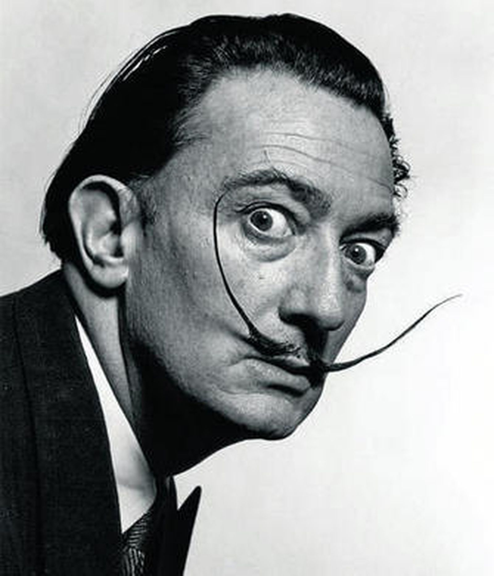 1. Salvador Dalí será una de las grandes bazas del Reina Sofía. 2. Obra de Robert Adams, otro de los grandes nombres del año. 3. 'Catedral de Nantes', de Corot, uno de los artistas incluidos en una muestra de la Fundación Mapfre sobre el nacimiento del mito del artista bohemio. 4. Bodegón de Juan Fernández 'El Labrador', protagonista en el Prado.  5. 'La plaza', lienzo del hiperrealista Richard Estes.