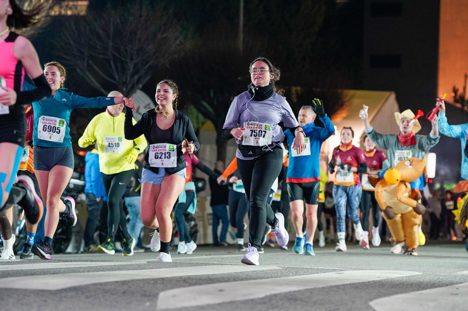 En imágenes: búscate en tu llegada a meta de la Carrera de San Antón 2026 (20)