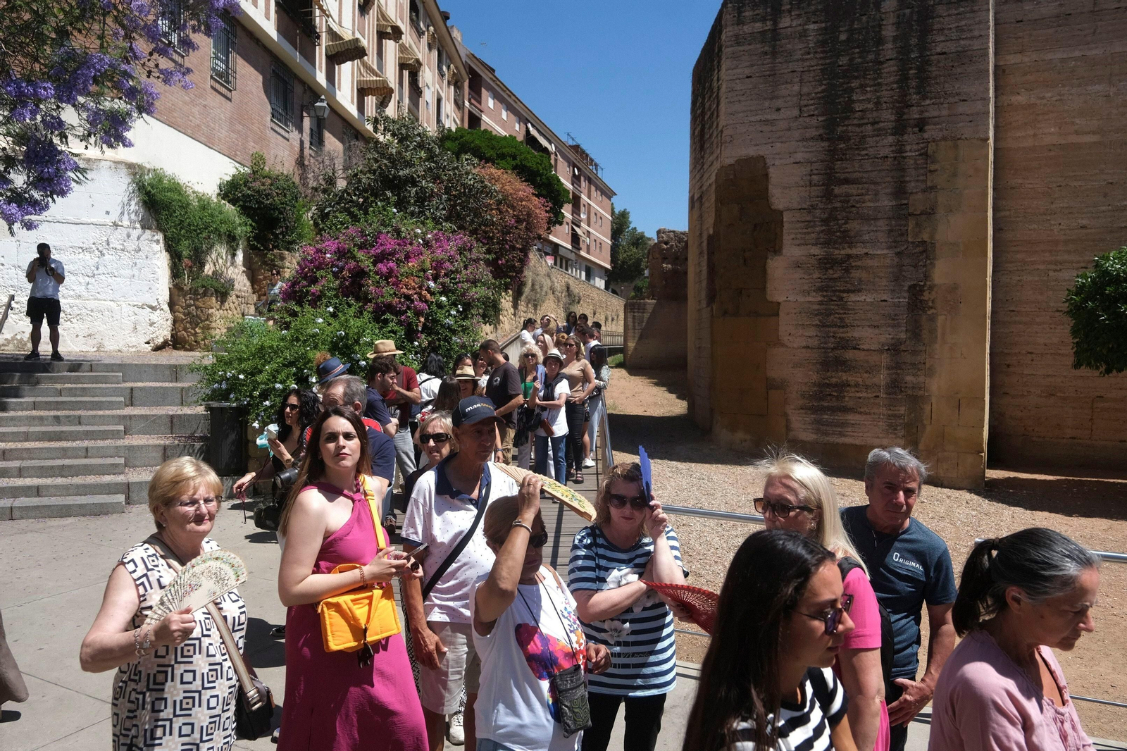 Los Patios de Córdoba se llenan de turistas en su primer fin de semana, en imágenes
