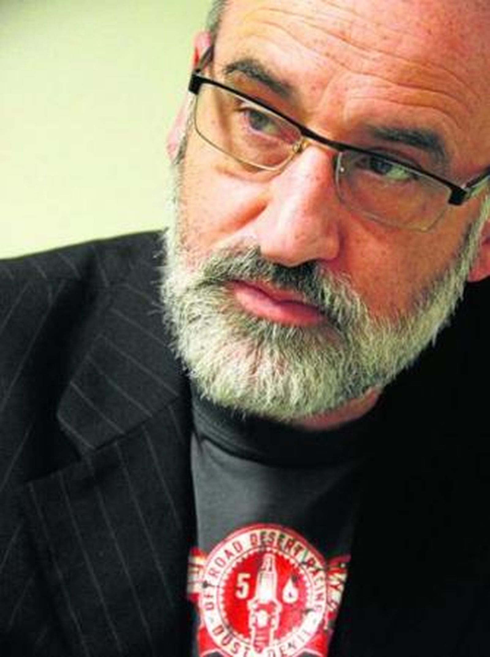 El escritor Fernando Aramburu (San Sebastián, 1959), ayer, en la redacción de 'Diario de Sevilla'