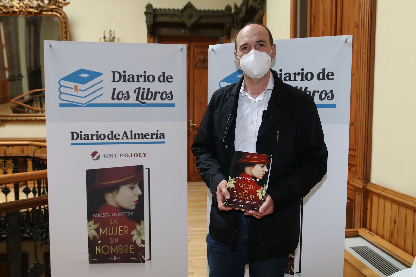 Fotogalería Diario de los Libros, con Vanessa Montfort y su obra 'La mujer sin nombre'