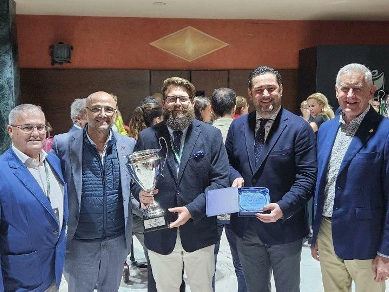 El Guadalcacín también recibió uno de los galardones. El Guadalcacín también recibió uno de los galardones.