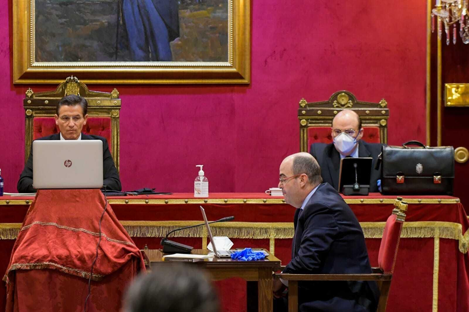 Las imágenes del primer Pleno del Ayuntamiento de Granada sobre el coronavirus