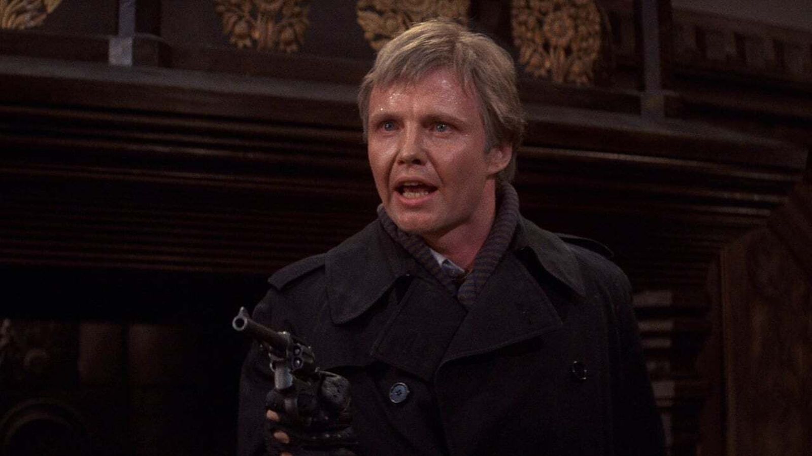 John Voight, en una escena de 'Odessa'.