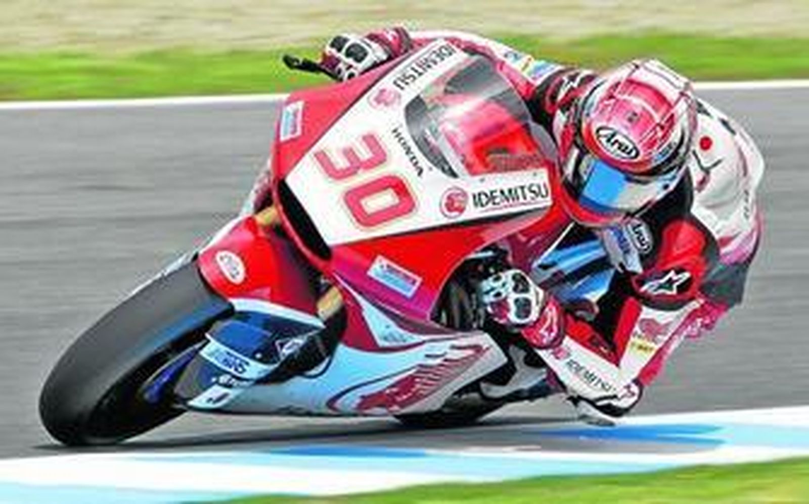 El piloto japonés no fue tan sólo el mejor de los entrenamientos libres, sino que batió el récord de Stefan Bradl                                                                           firmando la vuelta más rápida del Circuito en Moto2.