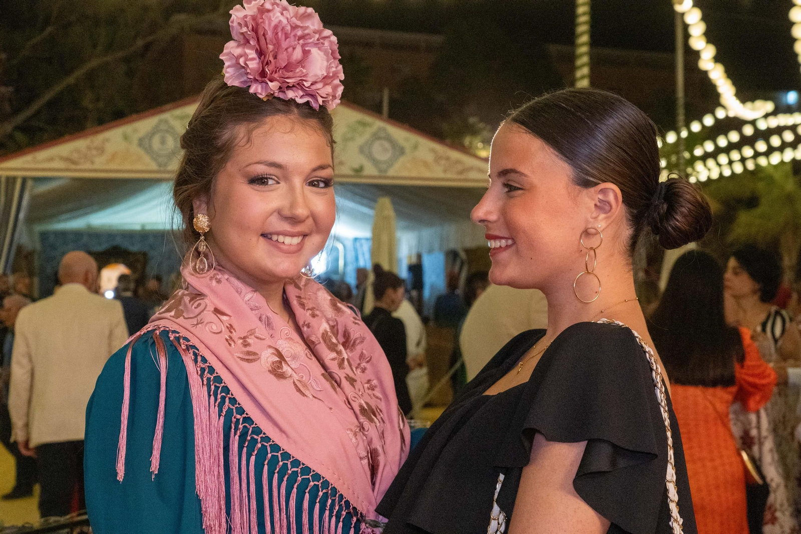 Imágenes del ambiente del ambiente de la noche del domingo en la Feria de Otoño y del Caballo 2025 de Huelva