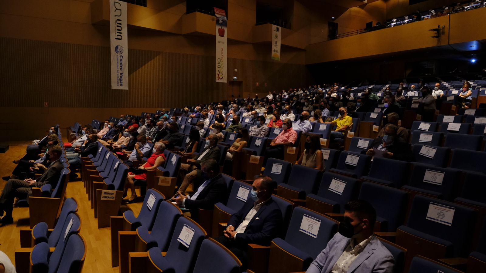 La velada contó con una importante representación de agricultores.
