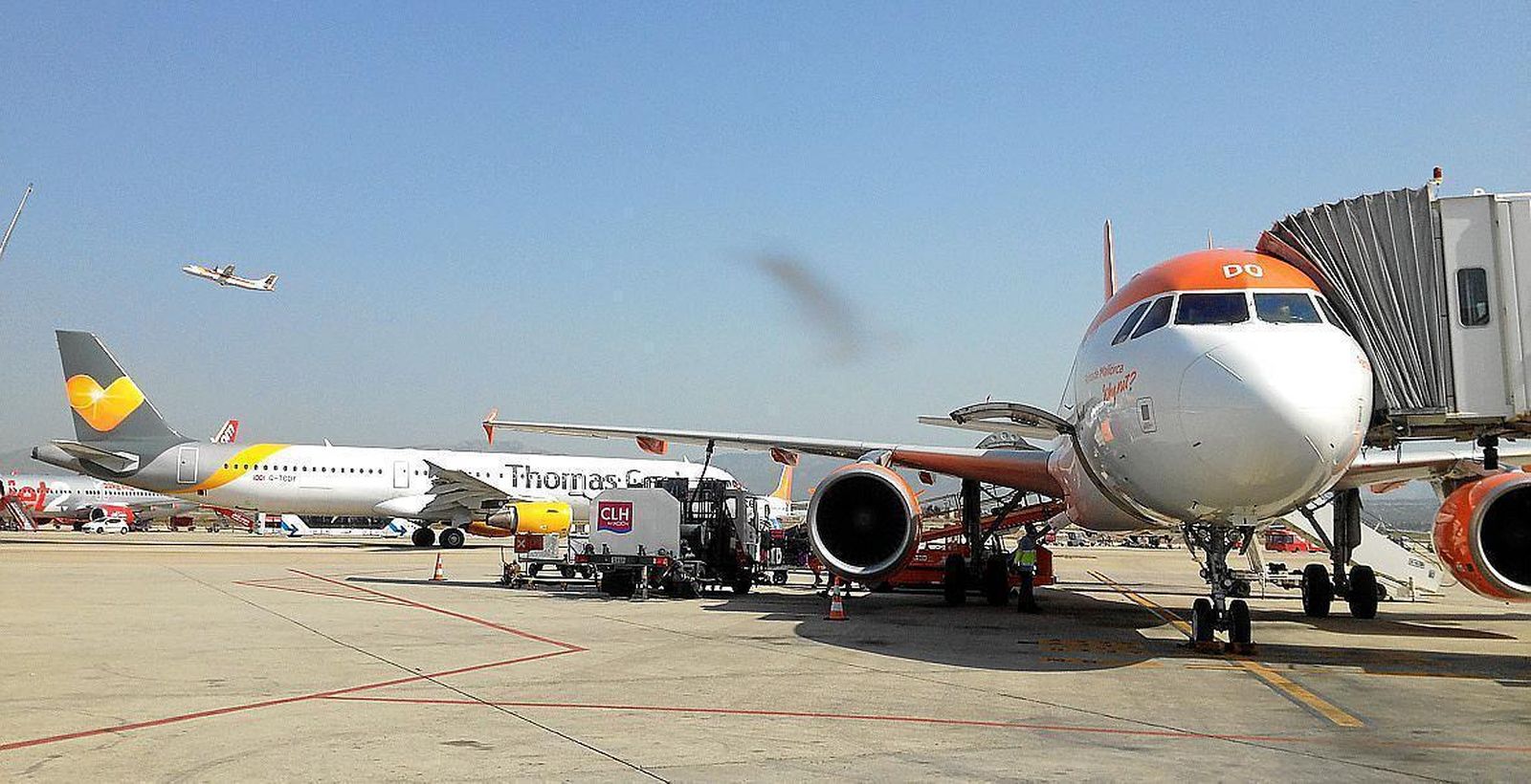 Aviones en un aeropuerto.