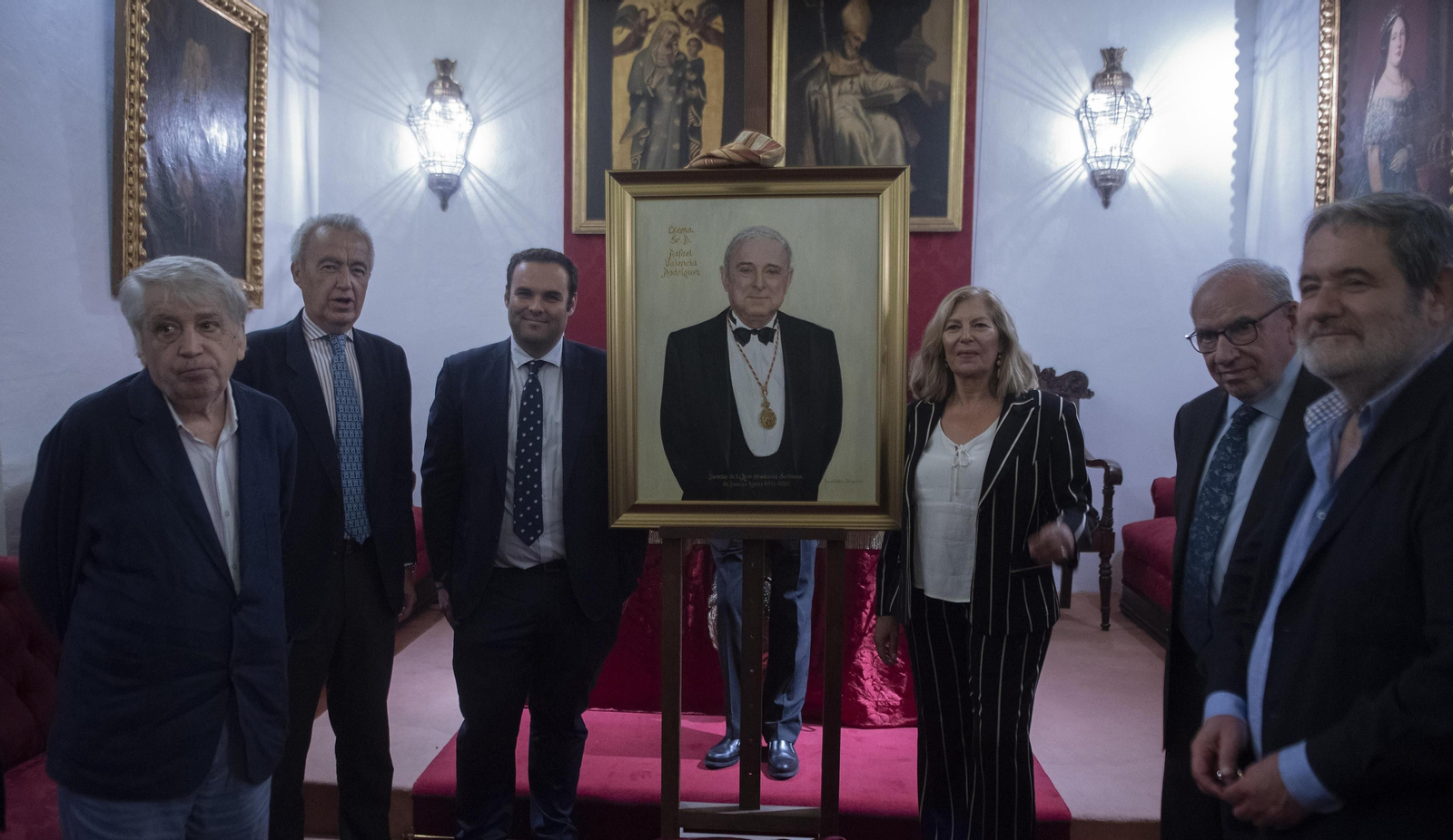 De izquierda a derecha, Enrique Valdivieso, Pablo Gutiérrez-Alviz, hijo de Rafael Valencia, Reyes de la Lastra, Alfonso Guerra y Pablo E. Pérez-Mallaína.