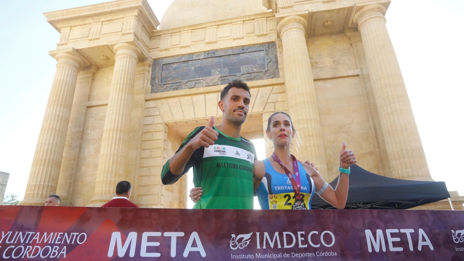 Juan Ignacio Grondona y Carolina Huertas, los ganadores de la Media Maratón de Córdoba en 2024.