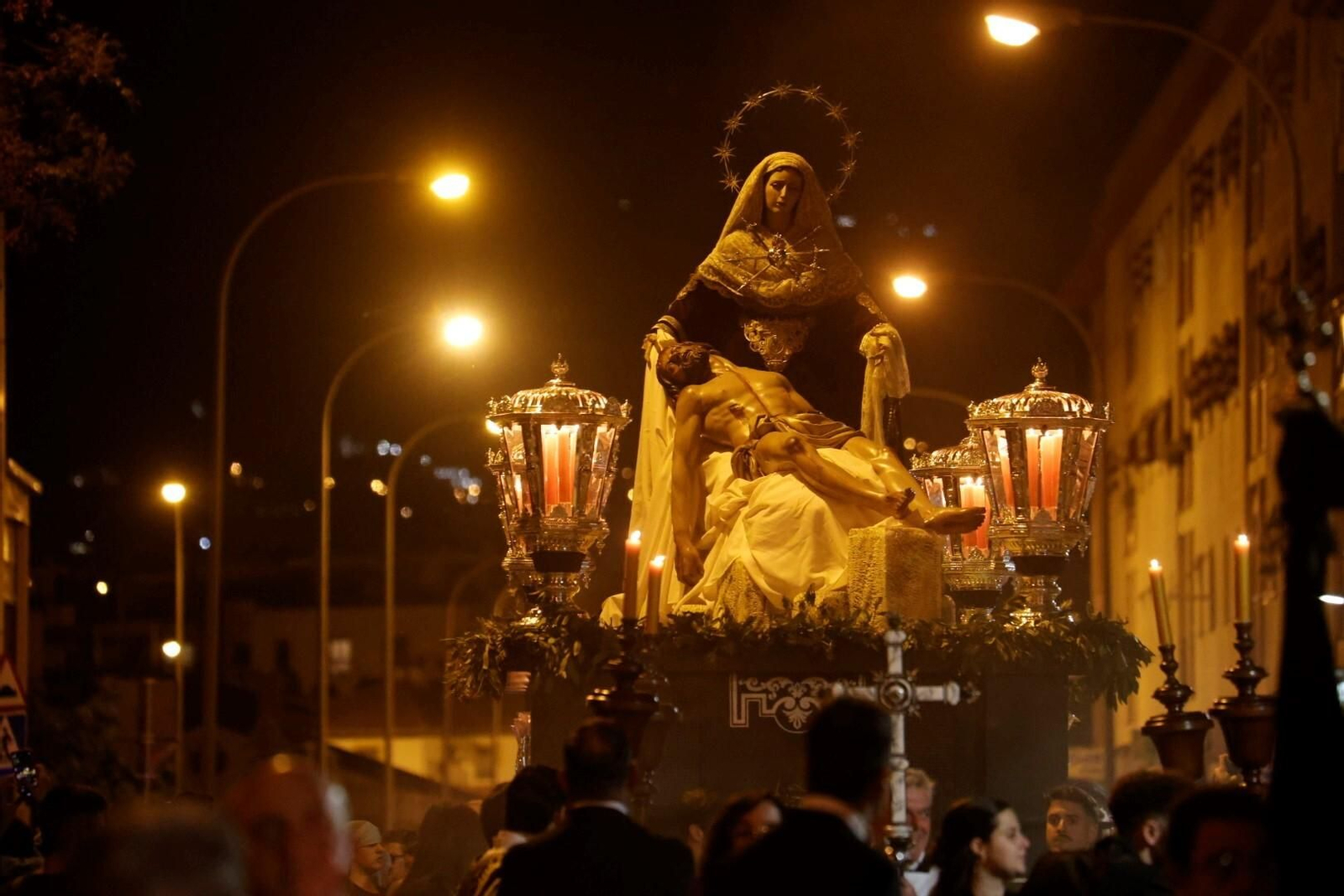 La procesión del Traslado al Sepulcro de Córdoba en este Sábado de Pasión, en imágenes