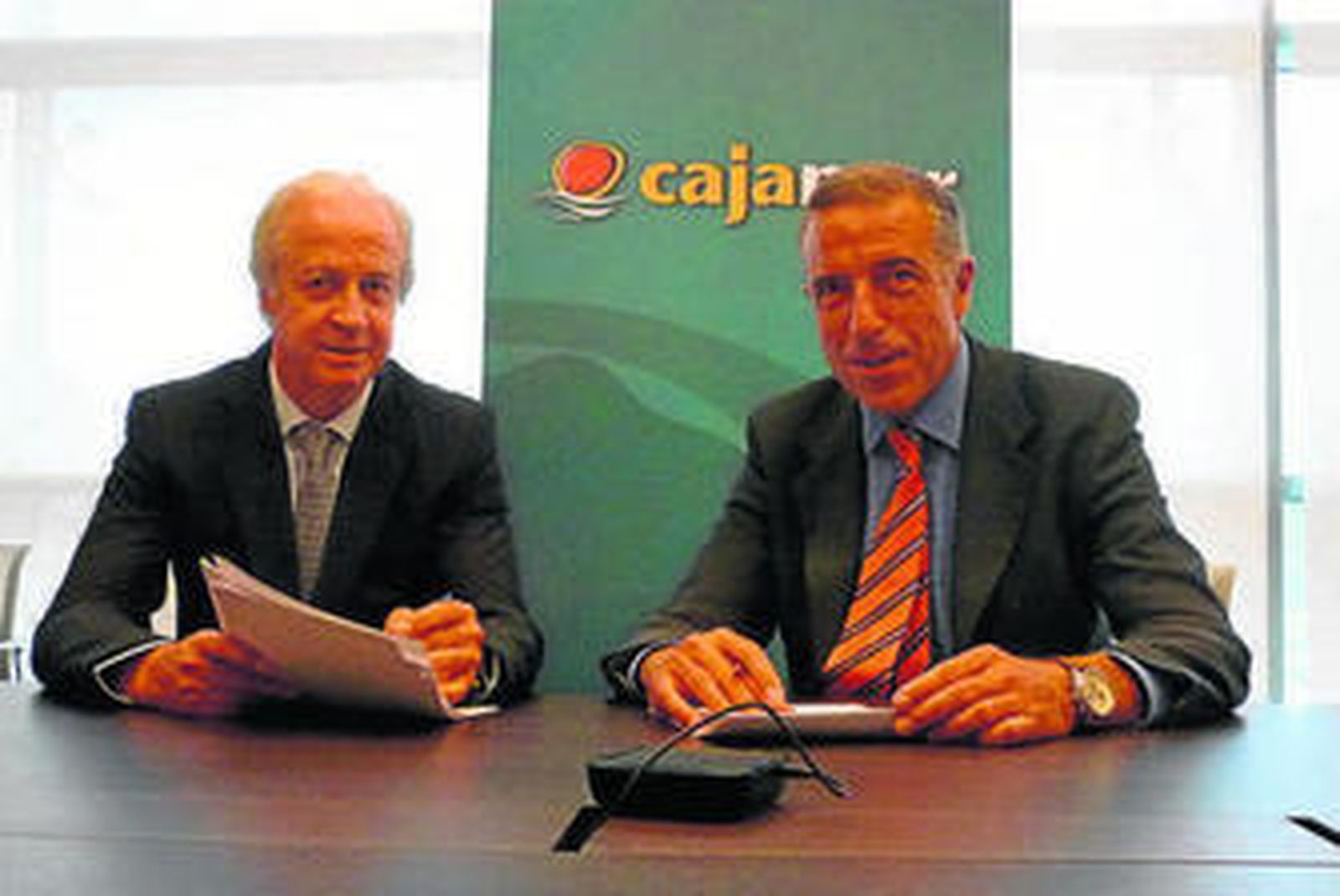 Carlos Tusquets y Antonio de Parellada, ayer durante la firma del acuerdo.