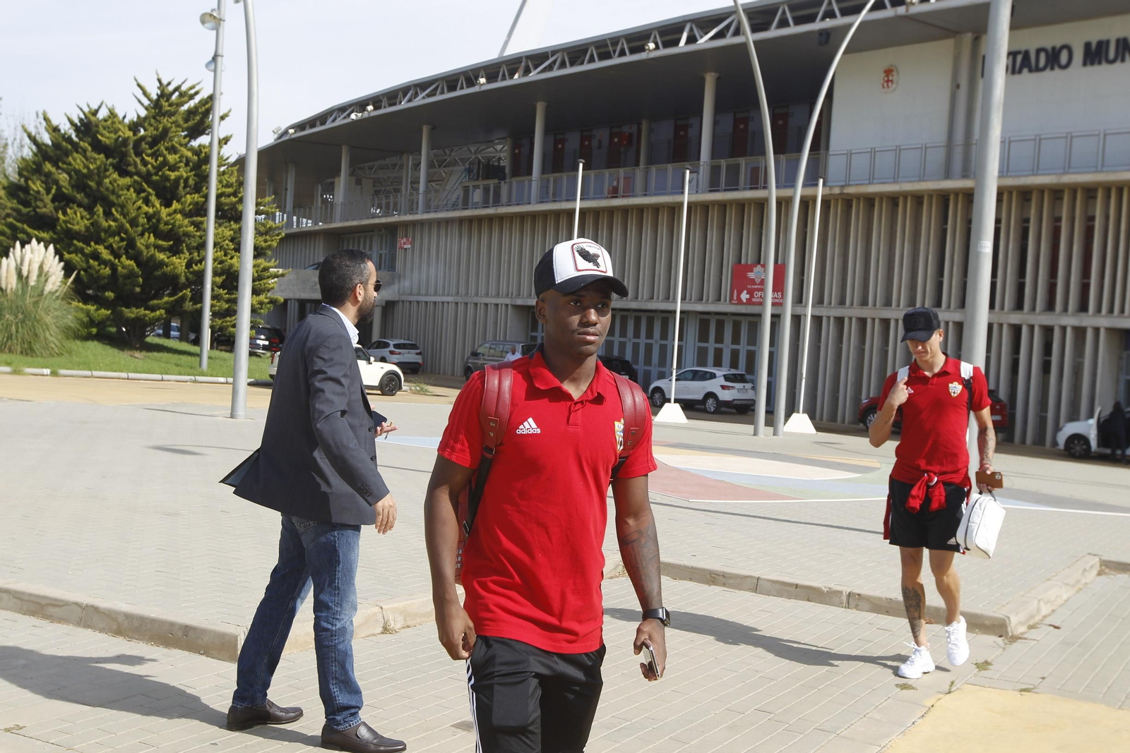 Fotogalería salida jugadores U.D. Almería hacia Alcorcón