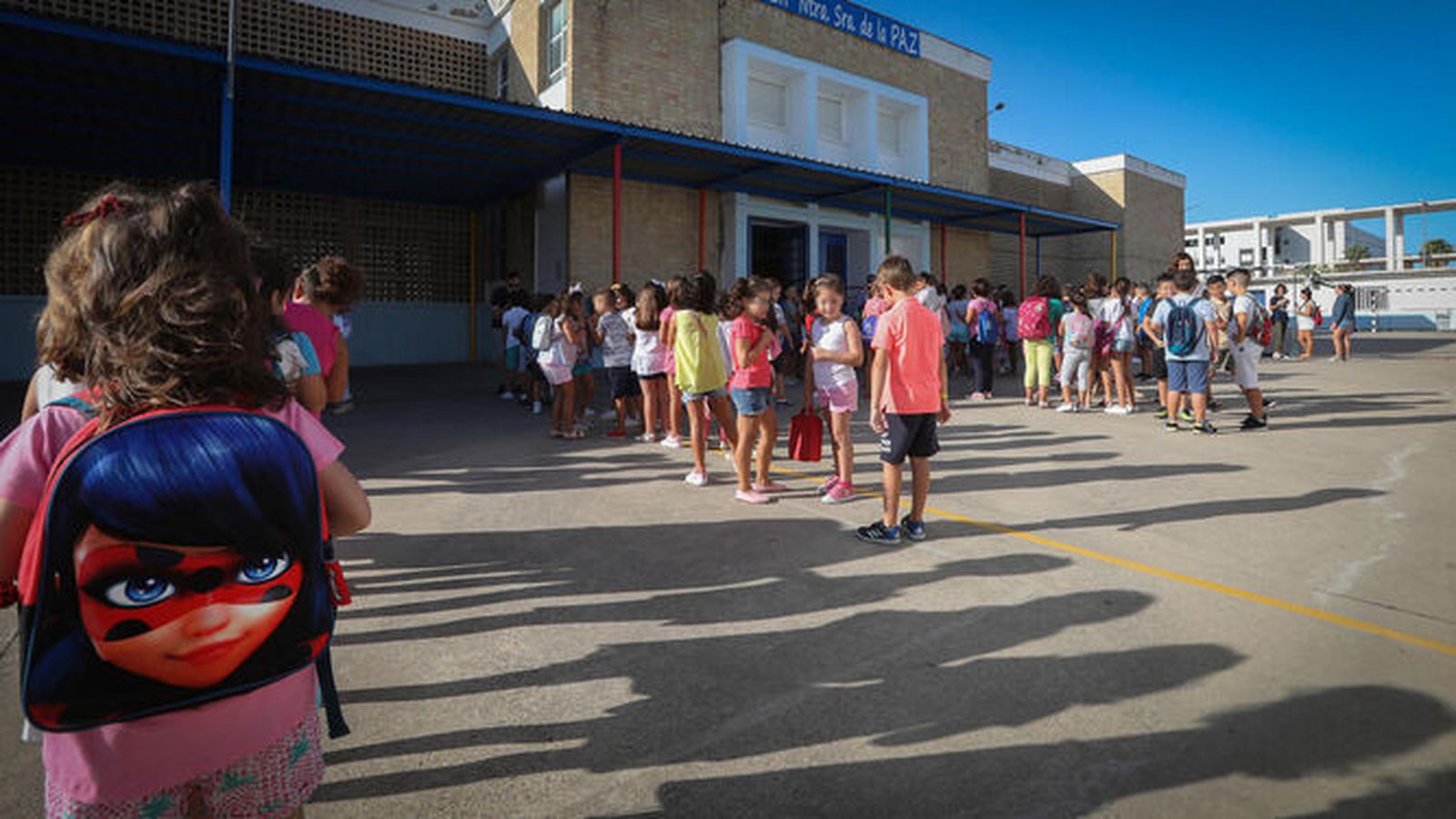 La simplificación administrativa, menos papeles y más educación