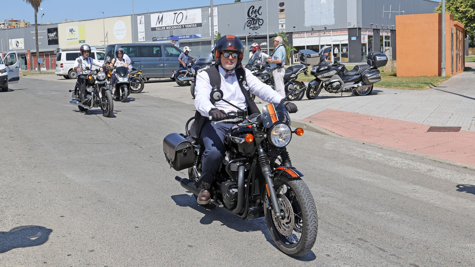 Búscate en el evento motero solidario "The Distinguished Gentleman´s Ride" en Jerez