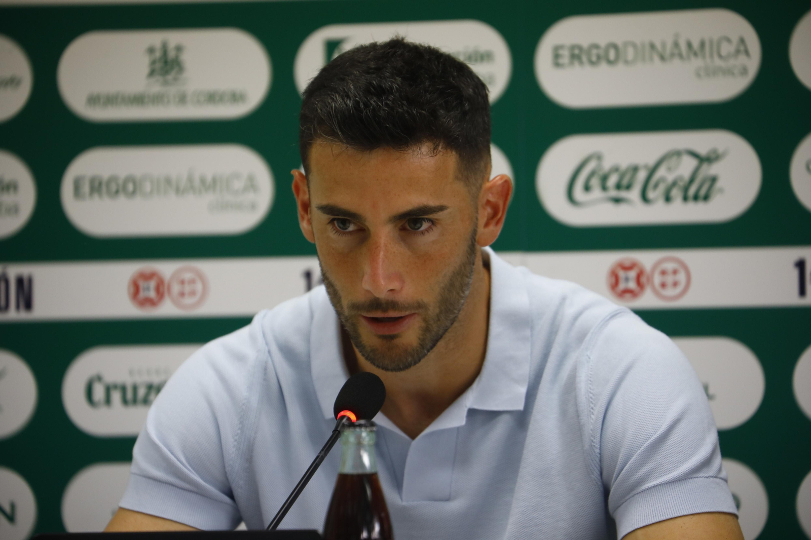 Las mejores fotos de la presentación de Carlos Albarrán con el Córdoba CF