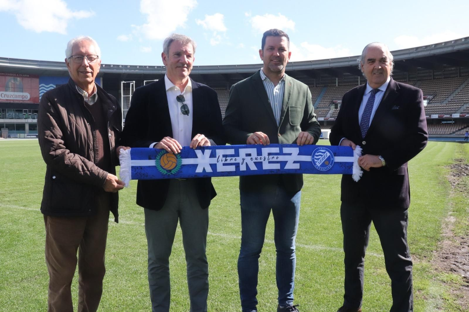 Sebastián Alonso, junto a Rafael Coca, Jesús Viloita e Ignacio de la Calle, los últimos tres presidentes del club.