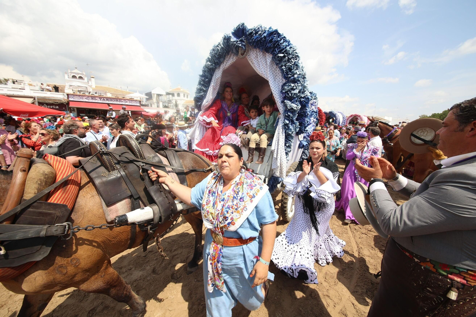 La Hermandad del Rocío de Jerez se presenta ante la Virgen