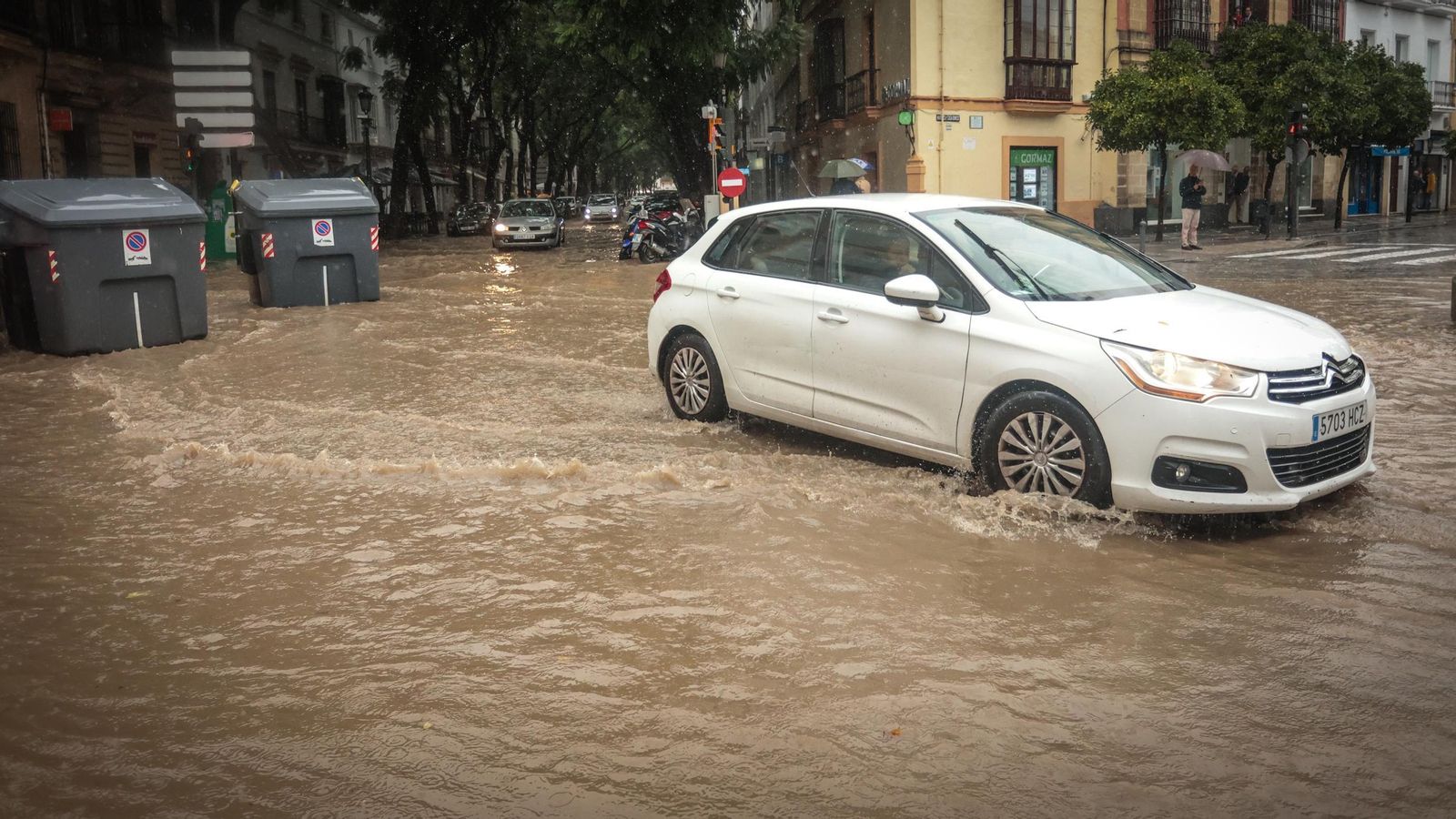 Imágenes del paso de la Dana, inundaciones, destrozos y caos por todo Jerez