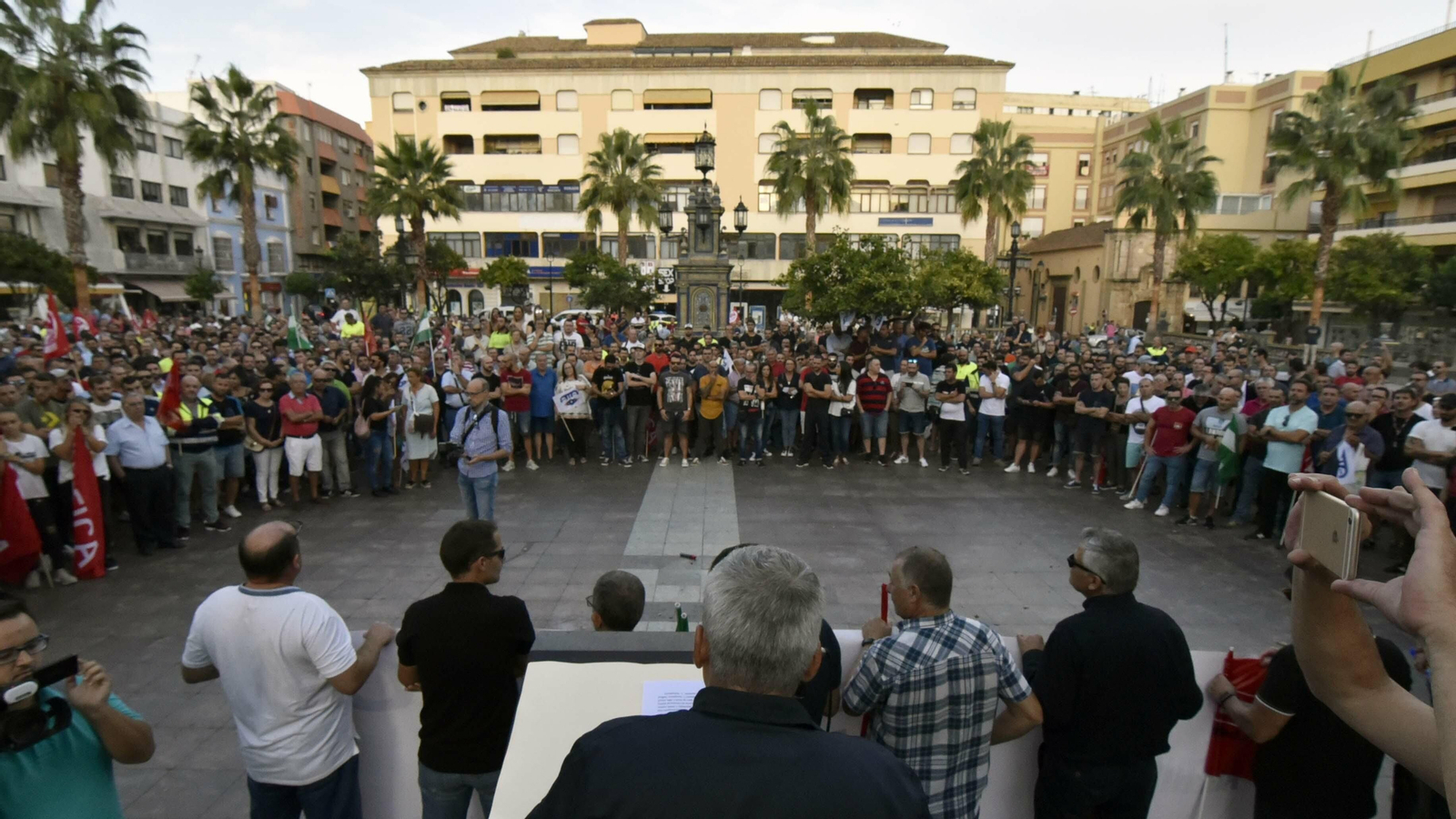 Las mejores fotos de la manifestación de los trabajadores de Acerinox por la calles de Algeciras