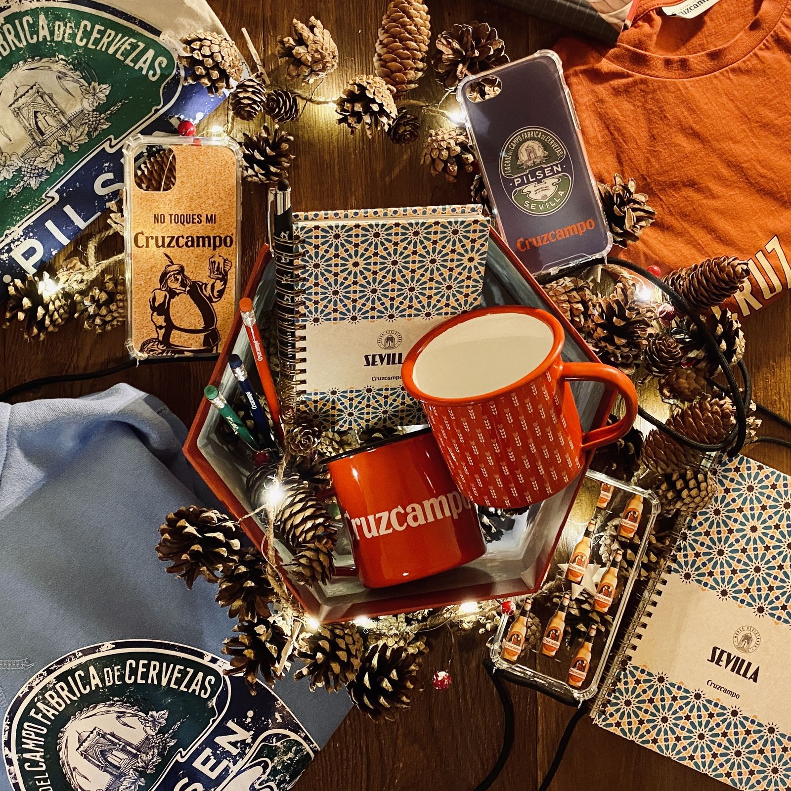 Artículos de la Colección Cruzcampo para la Navidad.