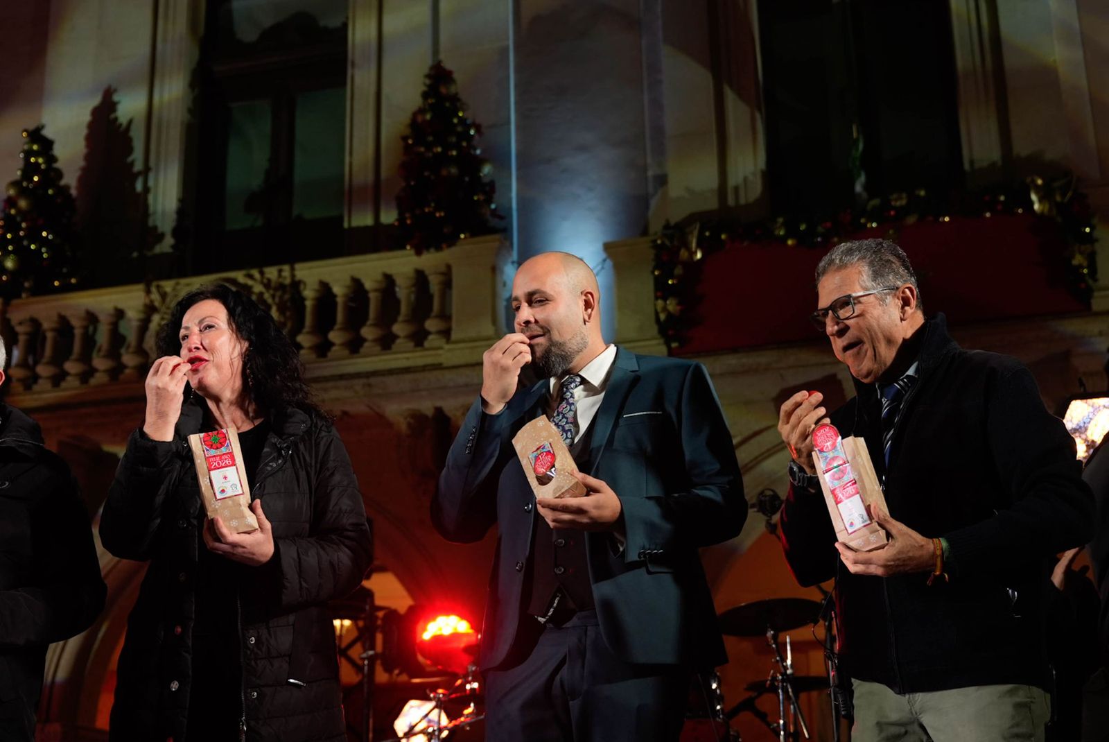 Almería despide con los 12 tomates cherry de la suerte el año 2025