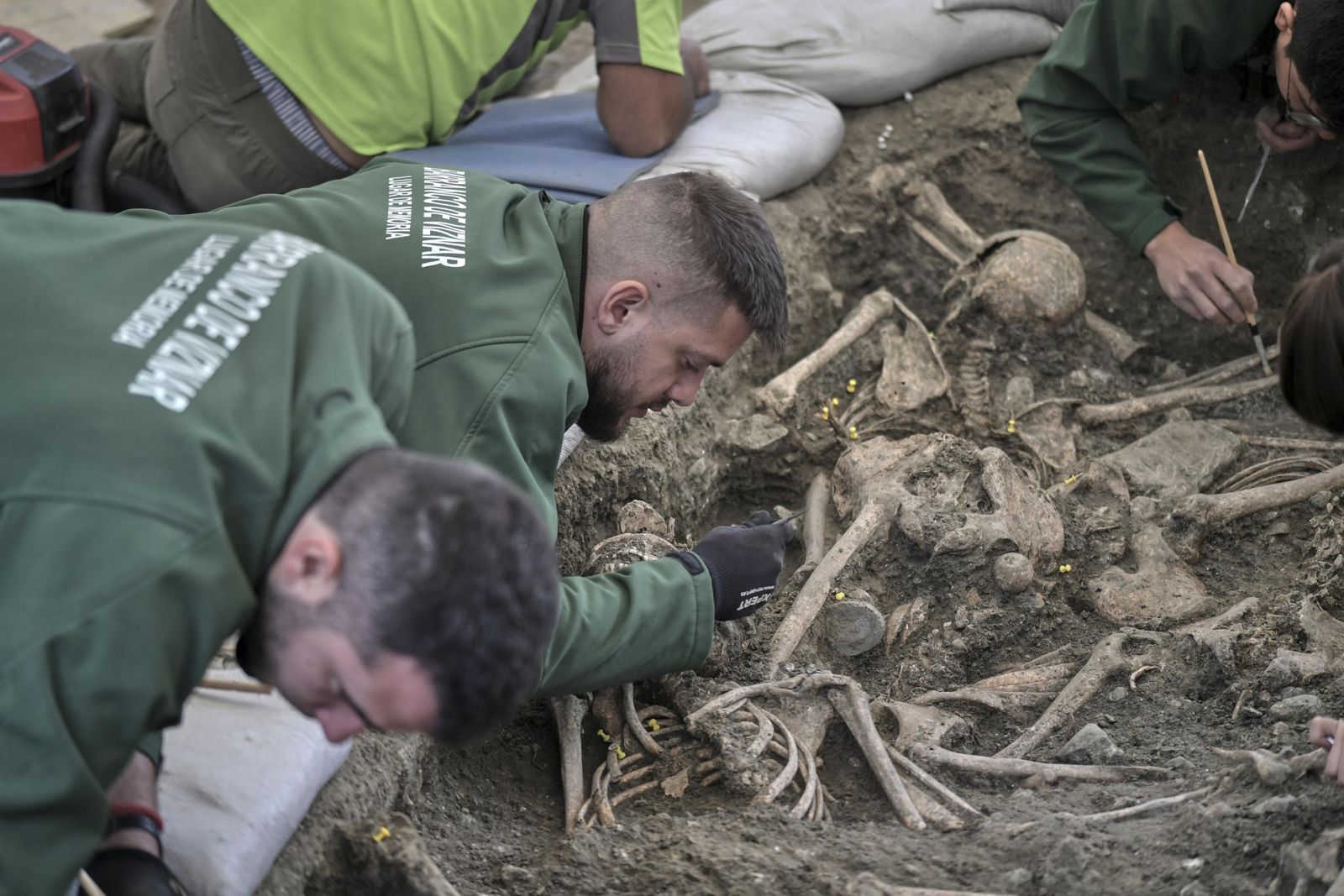 La tercera campaña de exhumaciones en el Barranco de Víznar, en imágenes