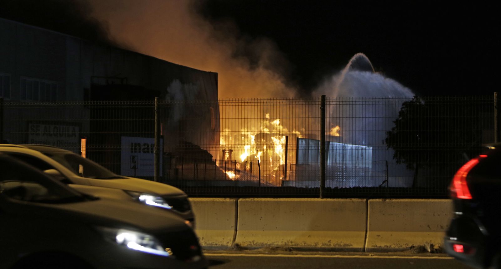 Incendio en Alcalá. Polig.La Red Sur