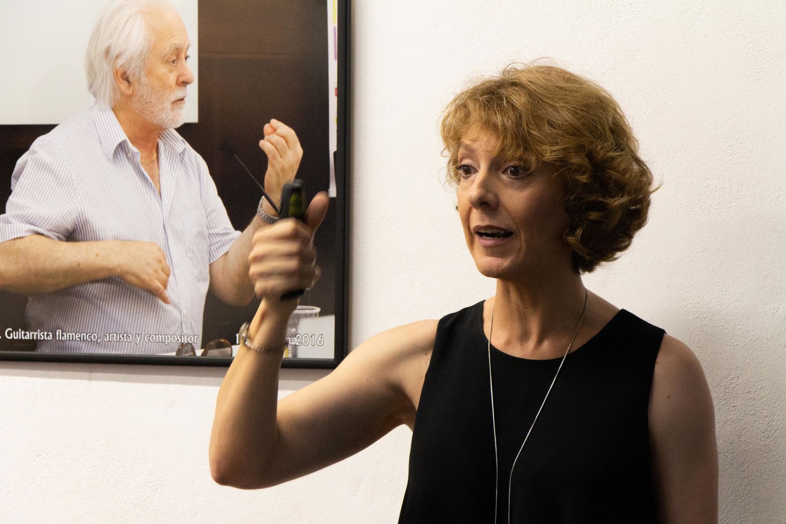 La psicóloga Mercedes Atienza durante su ponencia en los cursos de verano de la UPO.