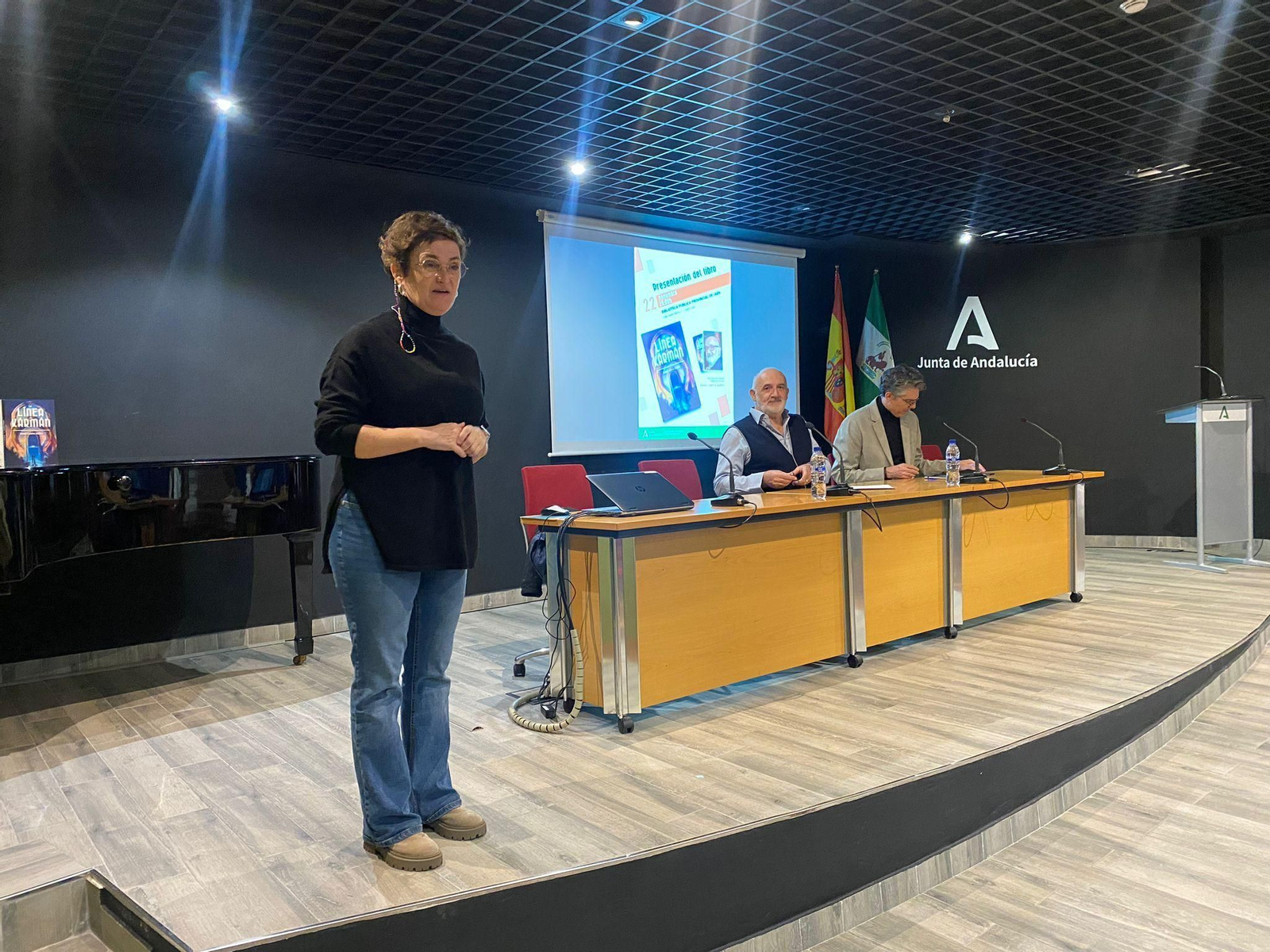 Presentación del libro de Rafael Latorre, 'Línea Kármán'