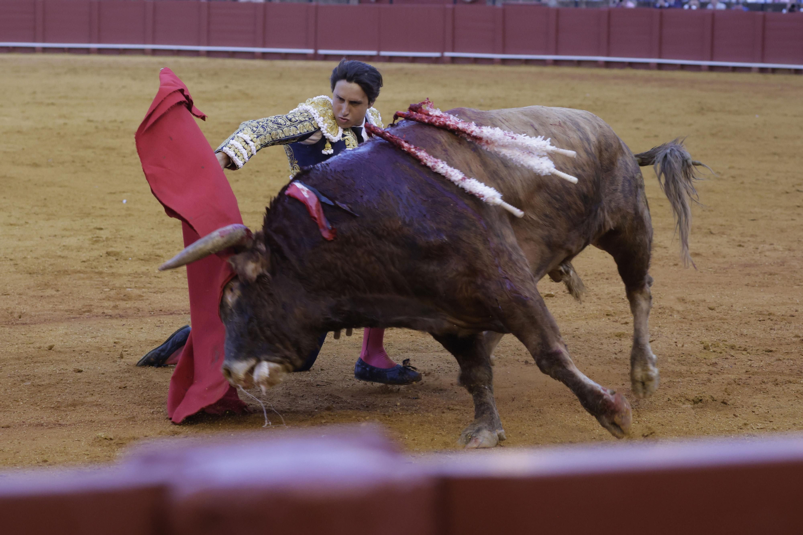 Las imágenes de la quinta corrida de abono en la Maestranza de Sevilla