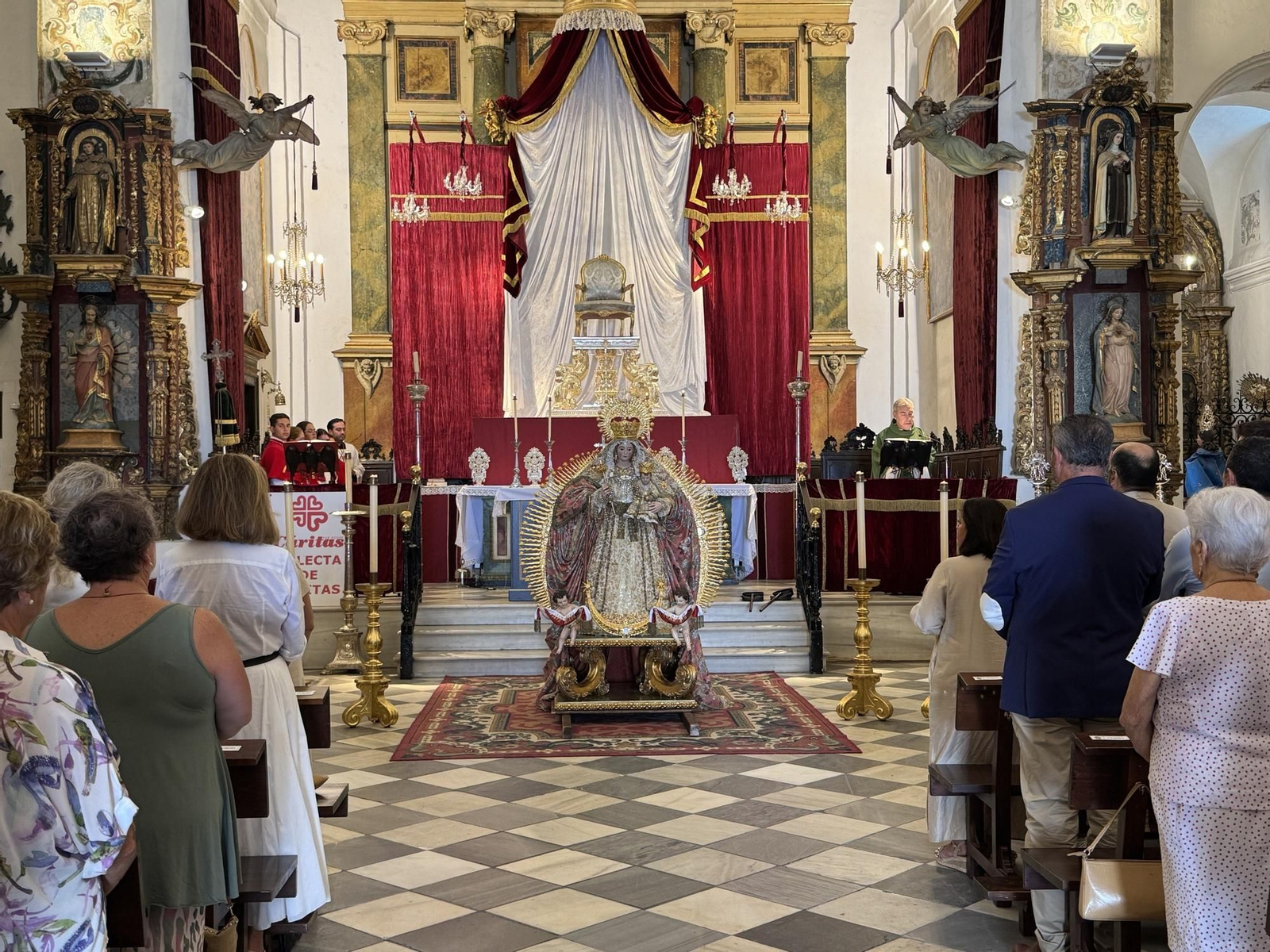Santa María la Coronada, de nuevo en su templo.