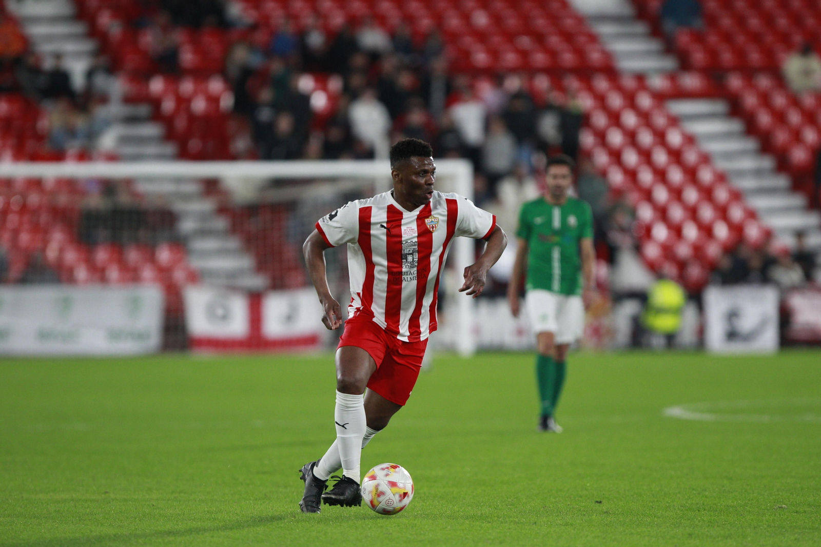 Imágenes del partido homenaje al 'eterno' capitán de la U.D. Almería, José Ortiz