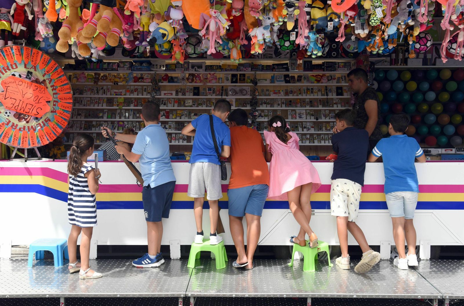 Una de las tómbolas instaladas en la Feria de San Roque el año pasado