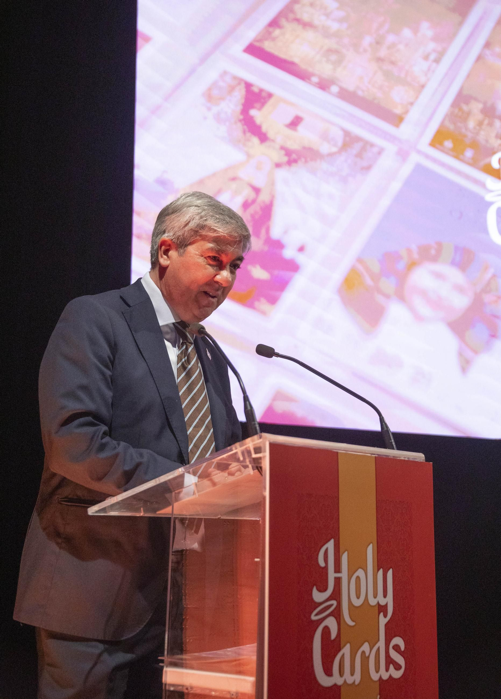 Imágenes de la presentación de las Holy Cards