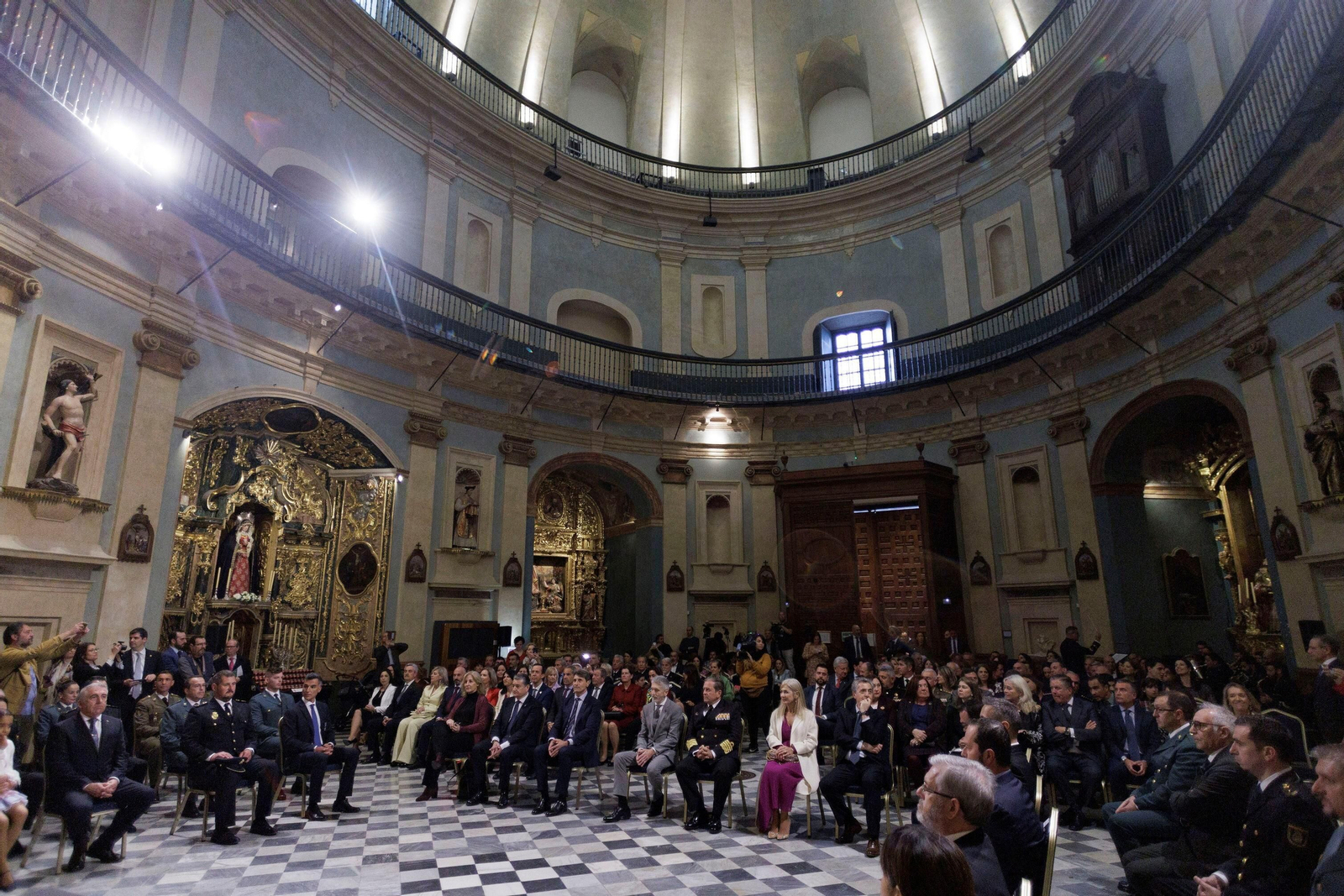 Las imágenes de la entrega de condecoraciones civiles en Cádiz.