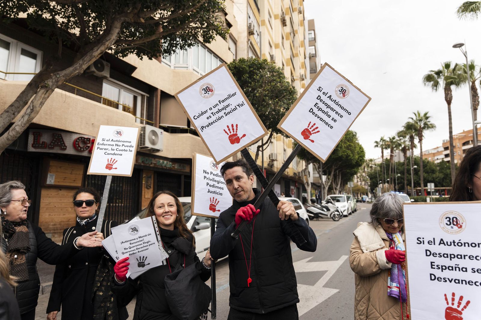 Las imágenes de la Manifestación de la Plataforma por la Dignidad de los Autónomos en Almería