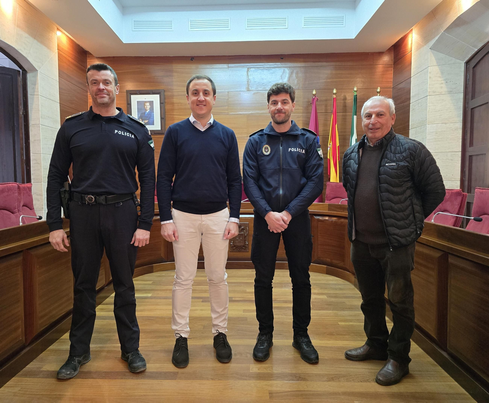 Alcalde, nuevo oficial, secretario y jefe de la policía local de Vera.