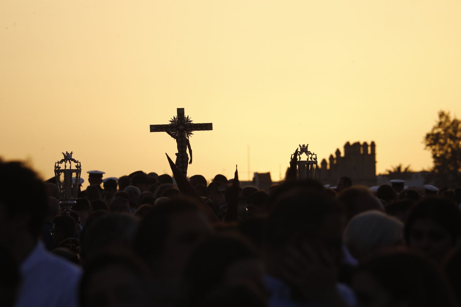 Viernes Santo en Córdoba: la procesión del Descendimiento, en imágenes