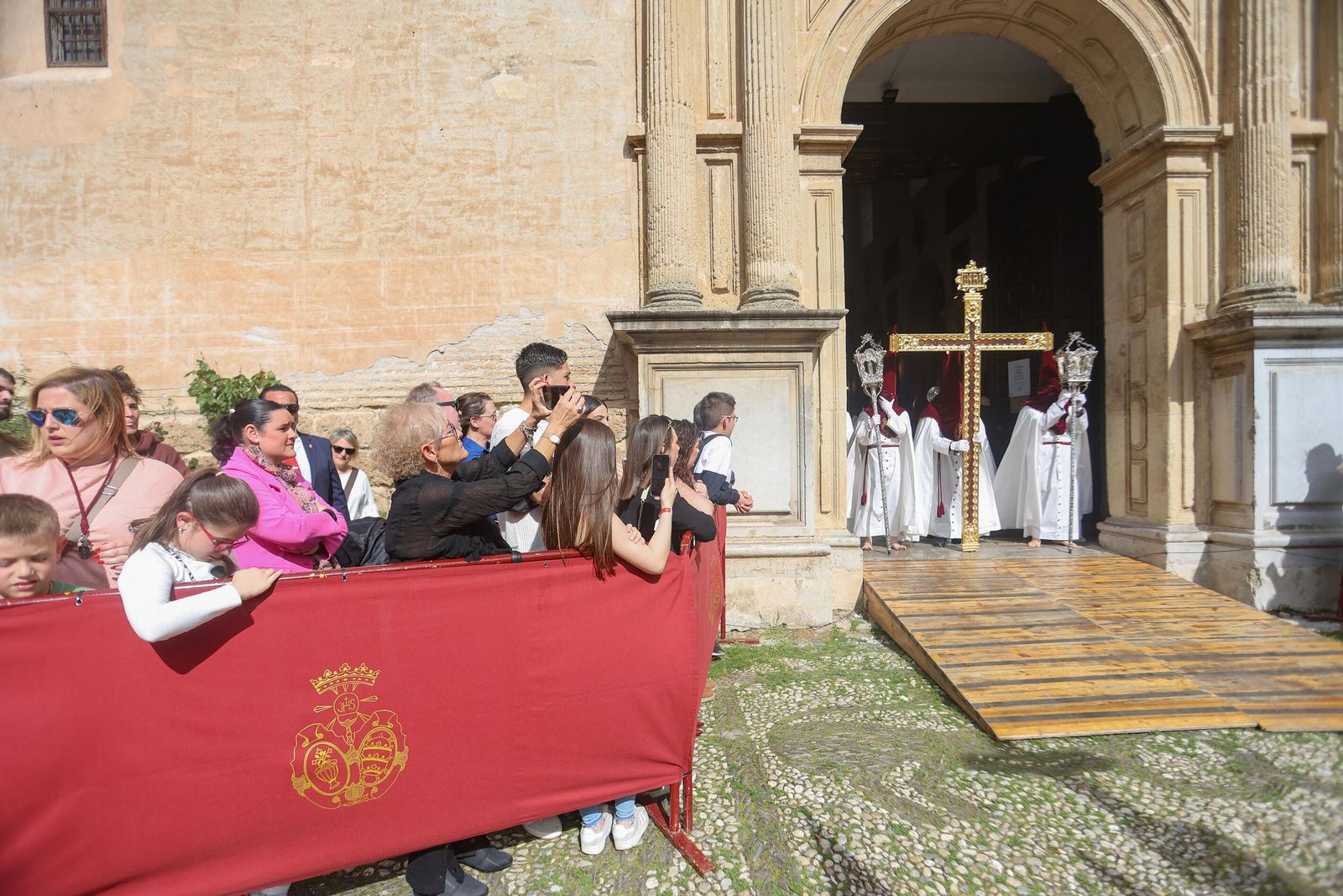 Así vivió Granada la salida de la Hermandad de las Maravillas 2025