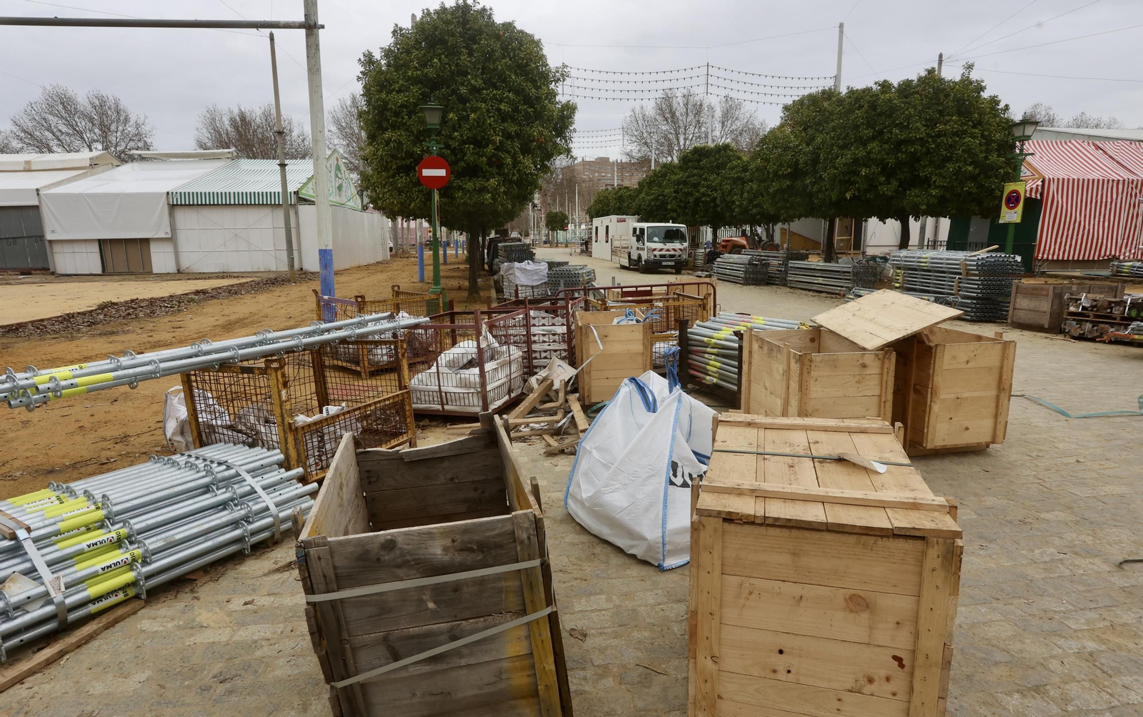 Así avanzan los trabajos del montaje de la Feria de Abril 2025