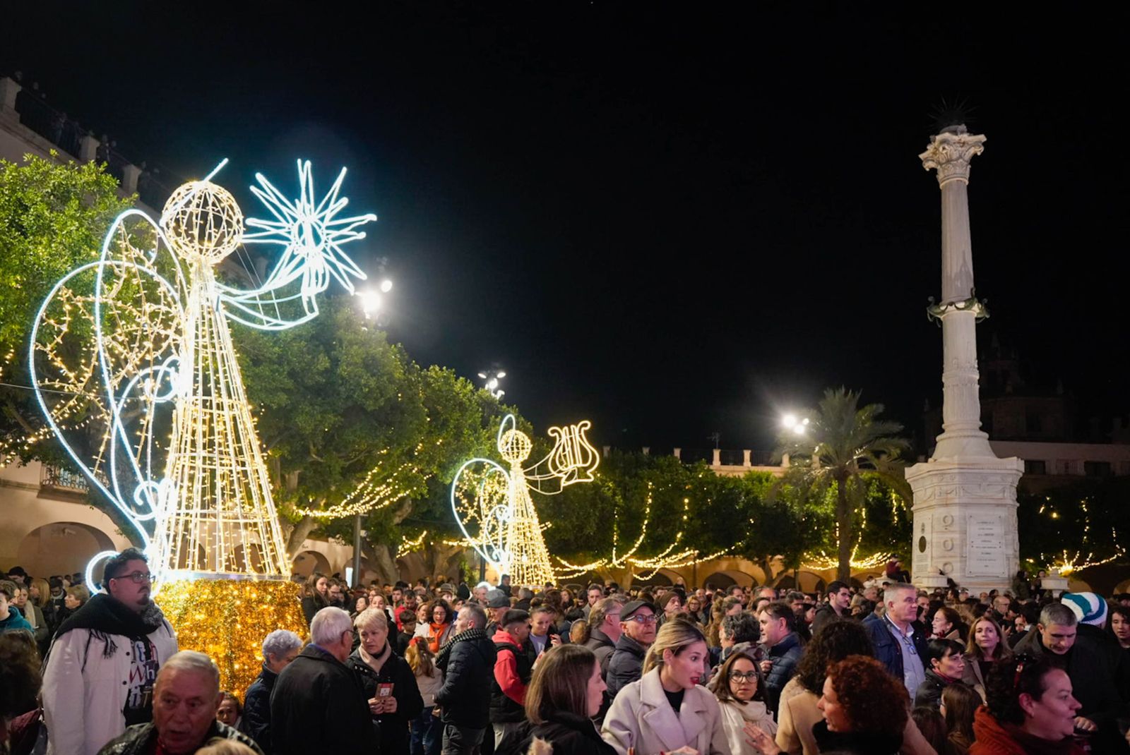 Almería despide con los 12 tomates cherry de la suerte el año 2025