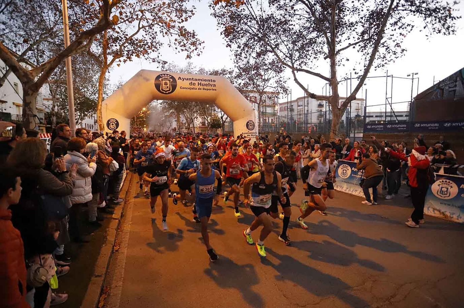 Imágenes de la carrera de San Silvestre en Huelva