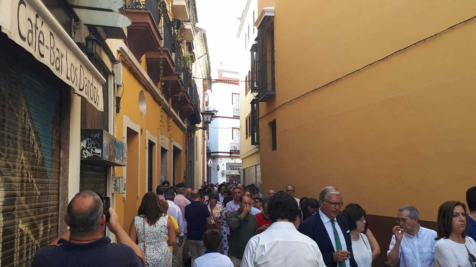 Largas colas para venerar a la Virgen del Tránsito de Pozosanto