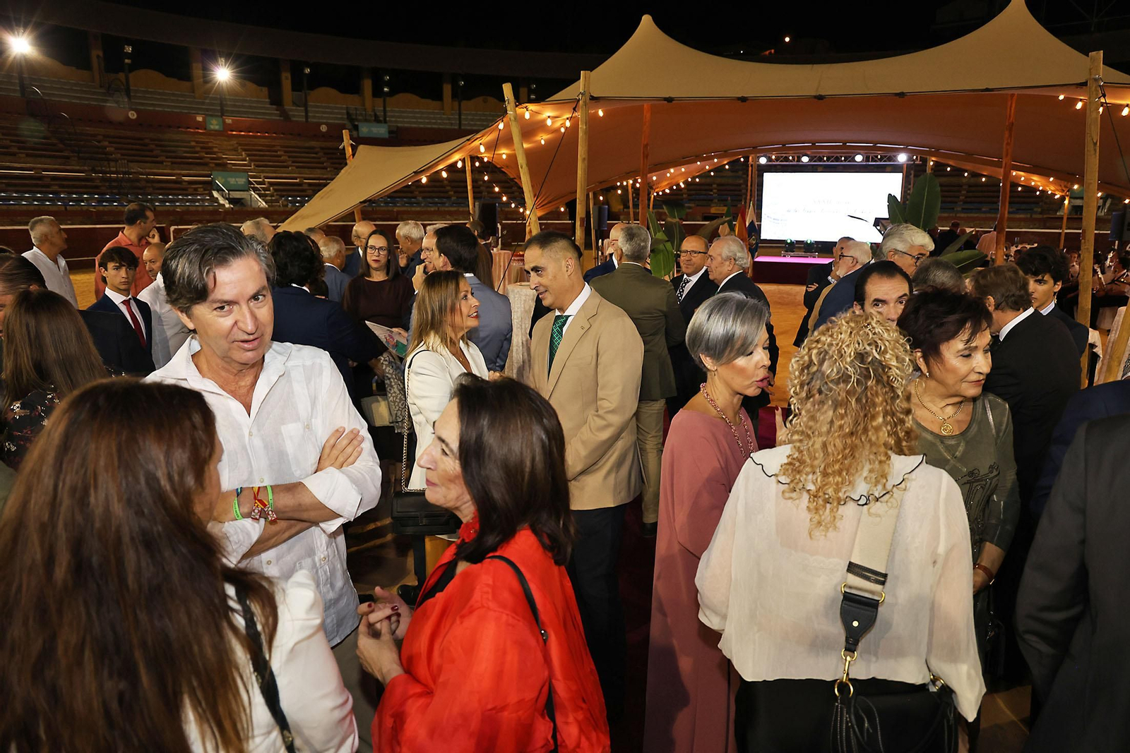 Imágenes del ambiente en la entrega de la XXXII edición de los premios taurinos "El Cabezo"