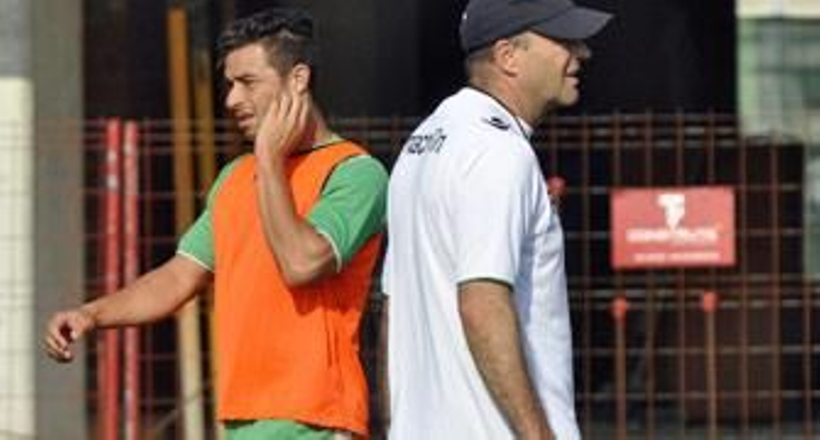 Rubén Castro se resiente; Chuli, tocado