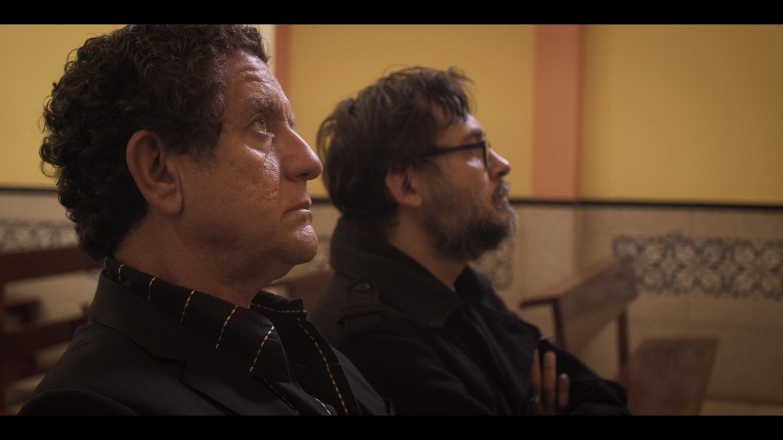 El actor Pedro Casablanc (izquierda) y el director José Manuel Serrano Cueto, en un fotograma de la película.