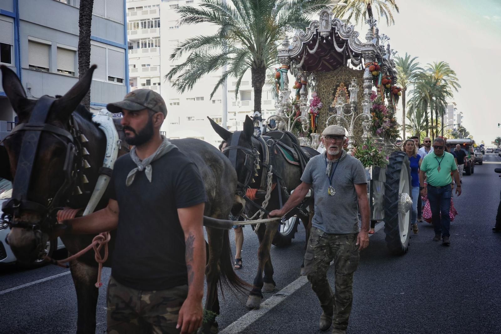 La llegada de la Hermandad del Rocío gaditana a Cádiz