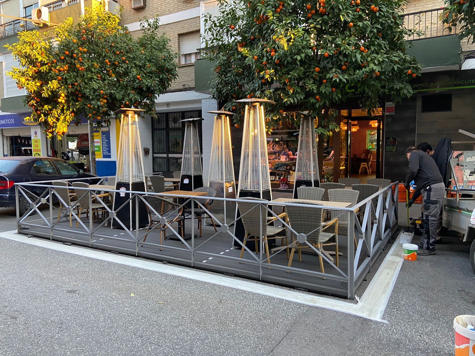 El bar se encuentra en el número 12 de la calle Espinosa y Cárcel.