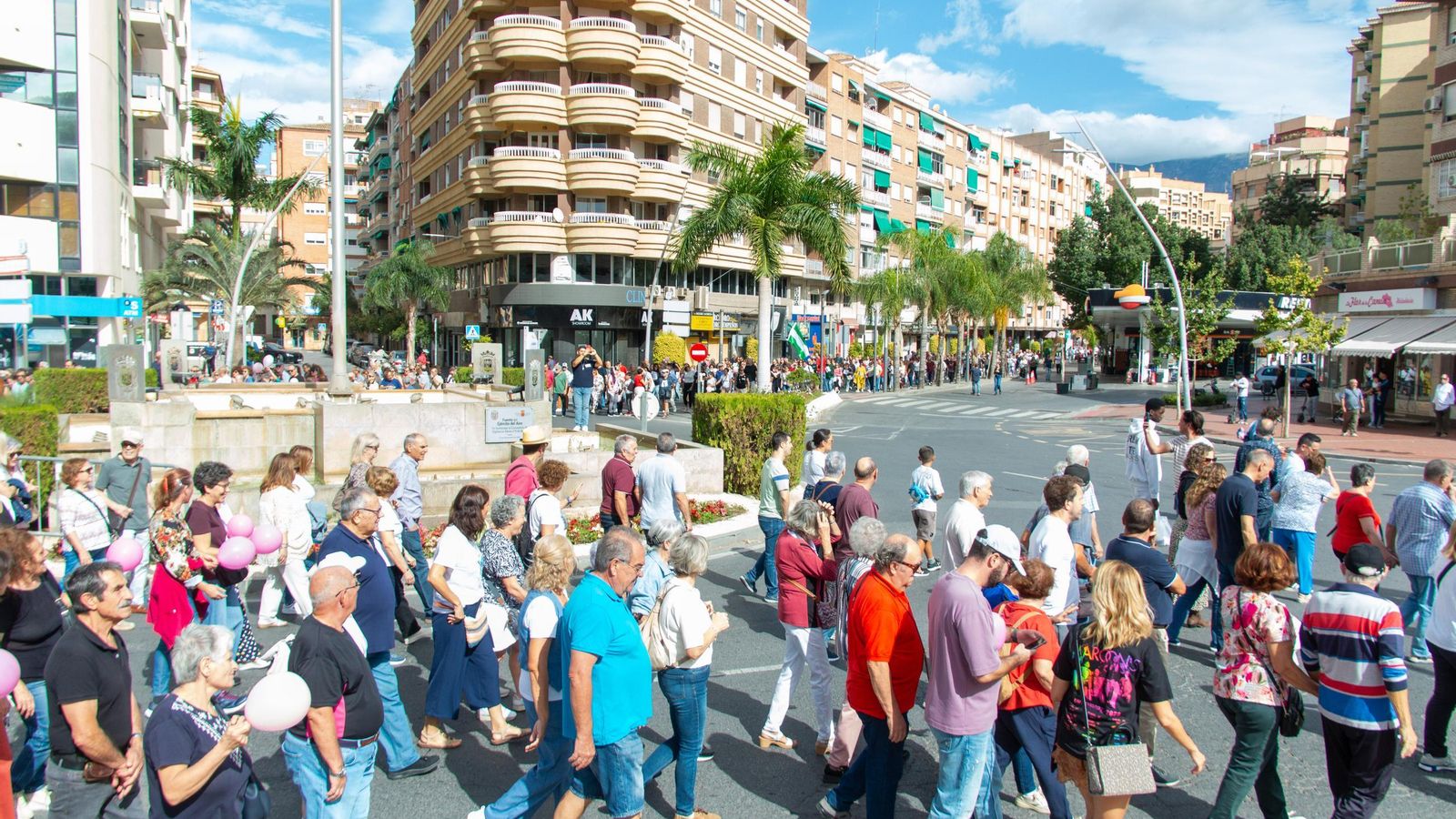 Multitud de personas se han manifestado por las calles de Motril